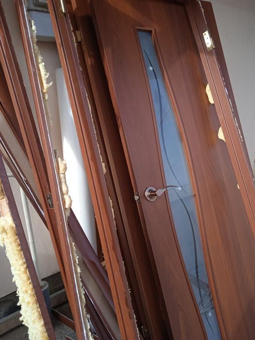 Есік сатылады б/у