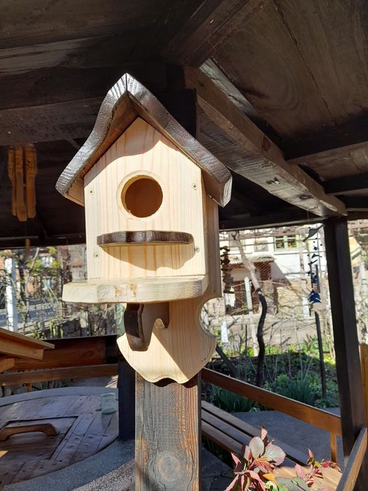Дървена къщичка за птици