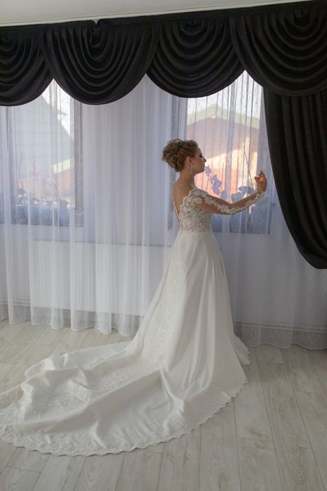 Rochie mireasa  a-line cu maneci