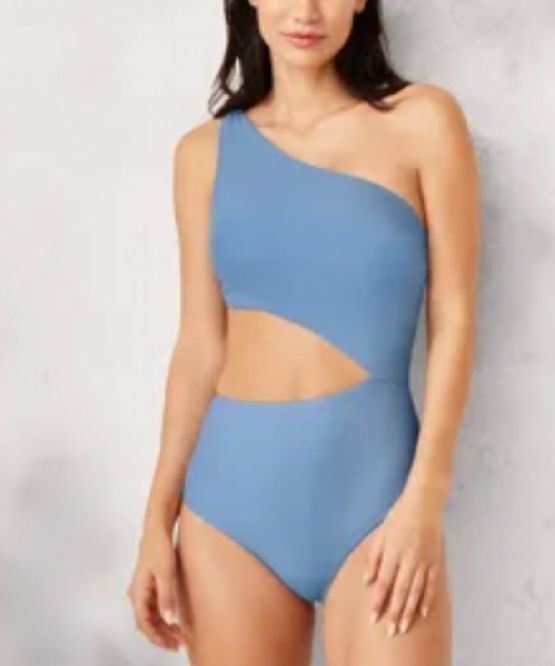 Costum de baie întreg, cu decupaj