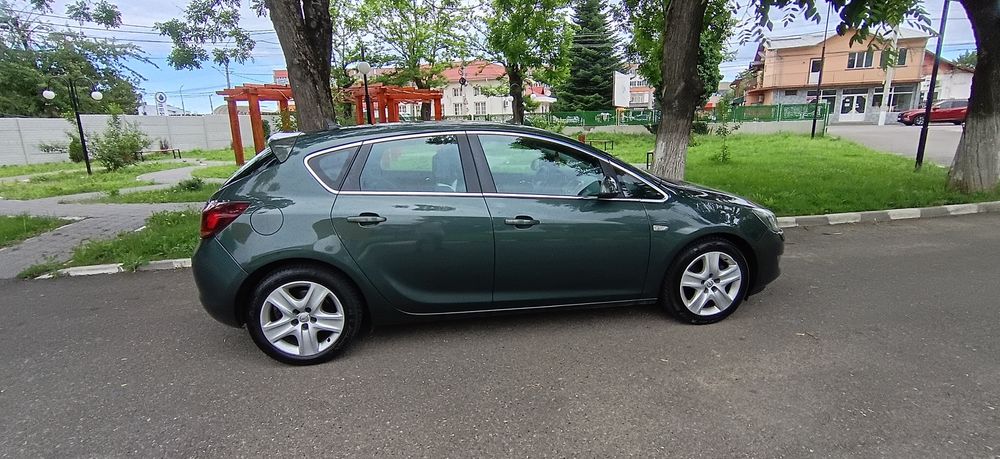 Opel Astra J 2010