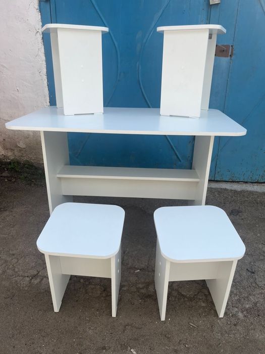 Кухонный стол новый + 4 табуретки!