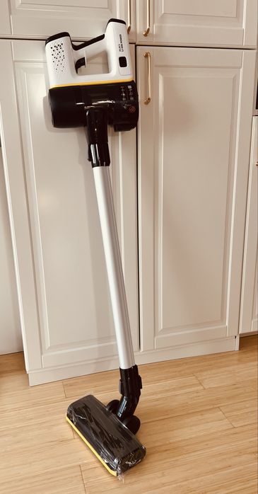 Aspirator vertical Karcher VC 7 Nou! 2 baterii