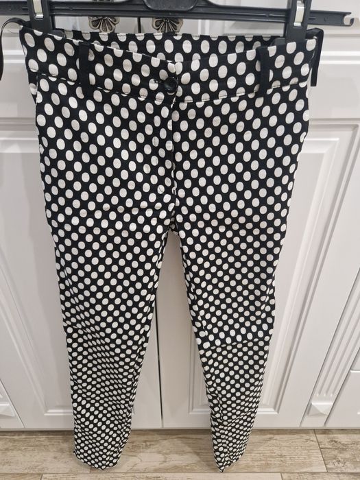 Lucy Fashion - Елегантен панталон на точки черно с бяло