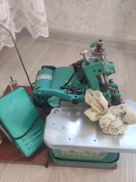 Продам швейную машинку