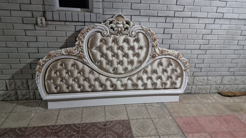 Изголовье  кровати