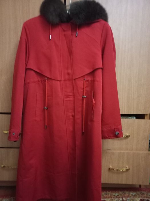 Продам парку  почти новая  одевала 1 раз