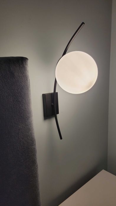 2 veioze aplicate cu abajur de sticla alb mat, becuri incluse