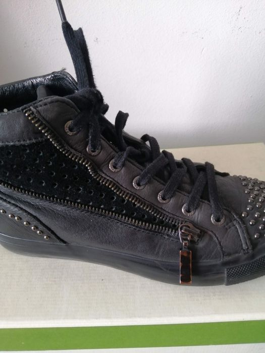 Сникърси GUESS,  естествена