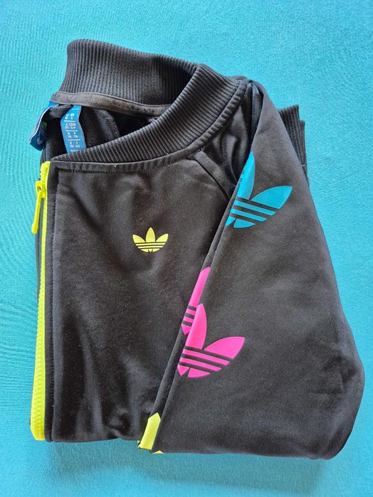 Суичър на марката "Adidas"