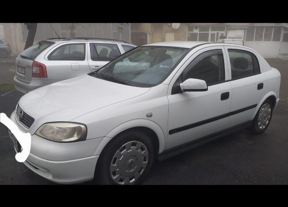 Vând Opel Astra.
