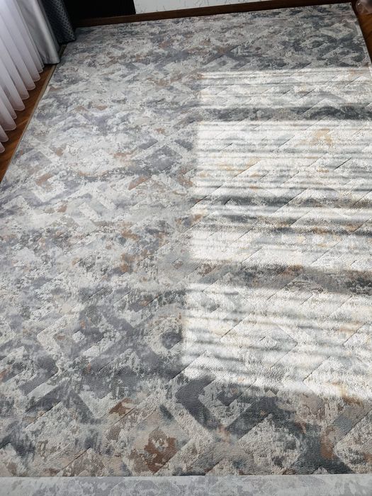 Продается ковер в отличном состоянии