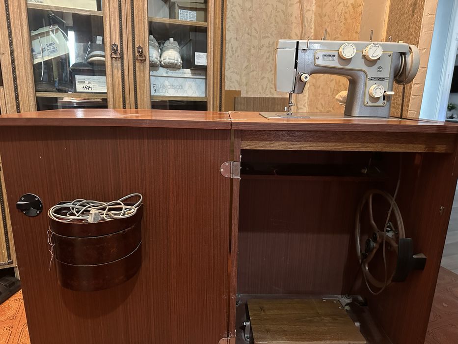 Продам швейную машинку