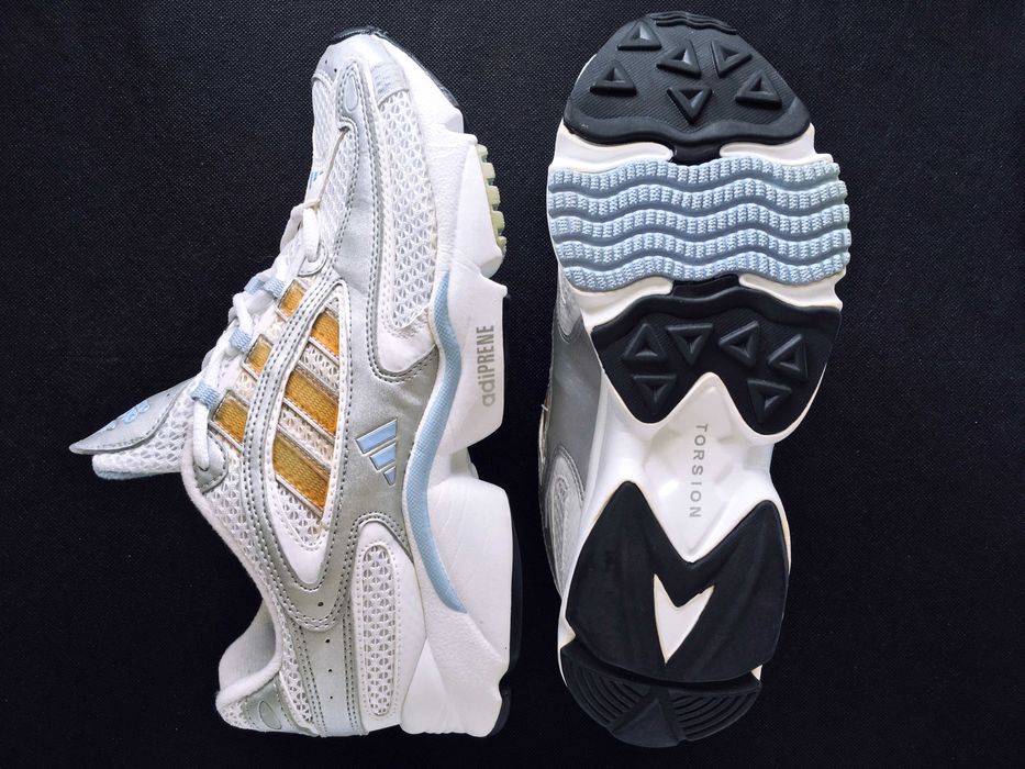 VINTAGE 2006 ADIDAS® OZWEEGO CL TECH W Runners — 9½/8½ (26.5)