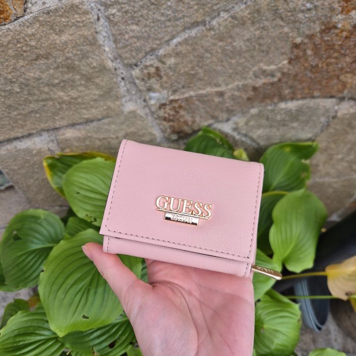 Нови портмонета  Guess