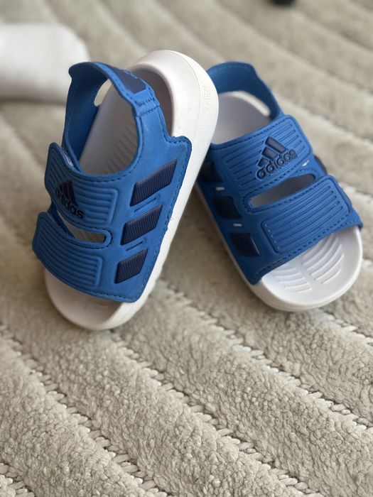 Продавам сандали Adidas