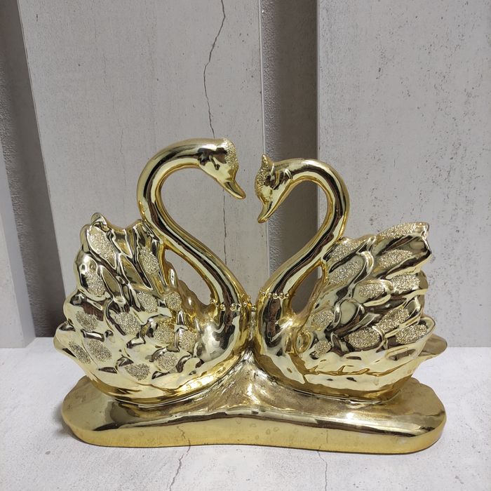 Статуэтка влюбленных лебедей