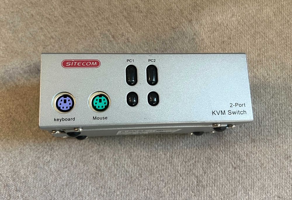 KVM Switch 2 porturi VGA PS2 Sitecom KV005 control 2 PC