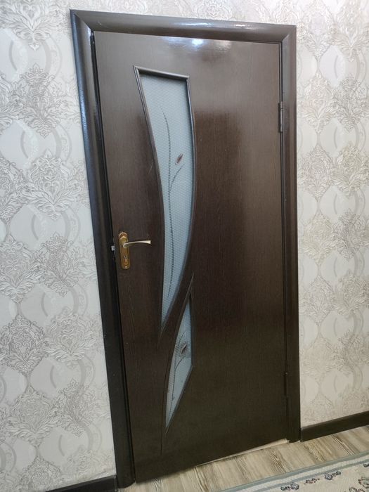 Лакталған есіктер