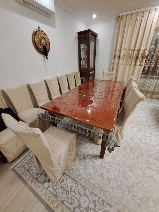 Стол для гостиной со стульями