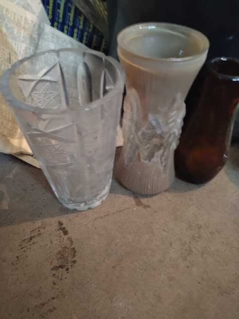 Продавам стари, легени, медни подноси и джезвета, кани, чаши, тави.