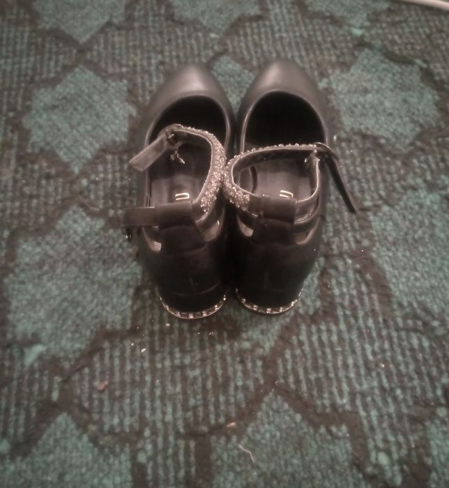 Tufli sotiladi narxi 130 ming