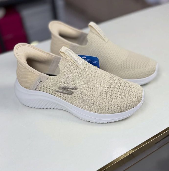 Skechers Ultira  .