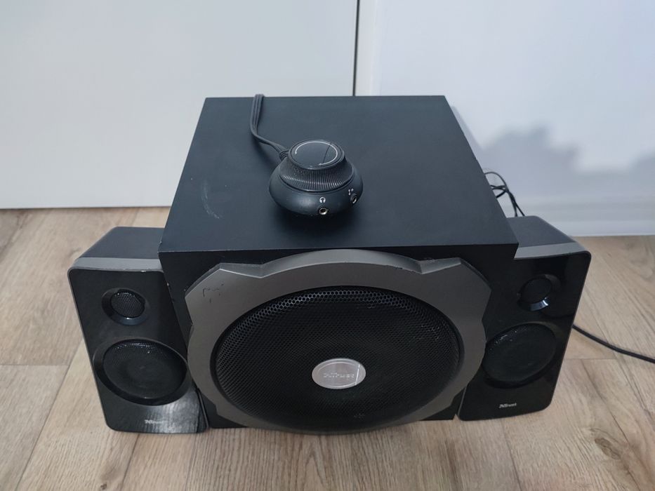 Subwoofer Trust si 2 sateliti