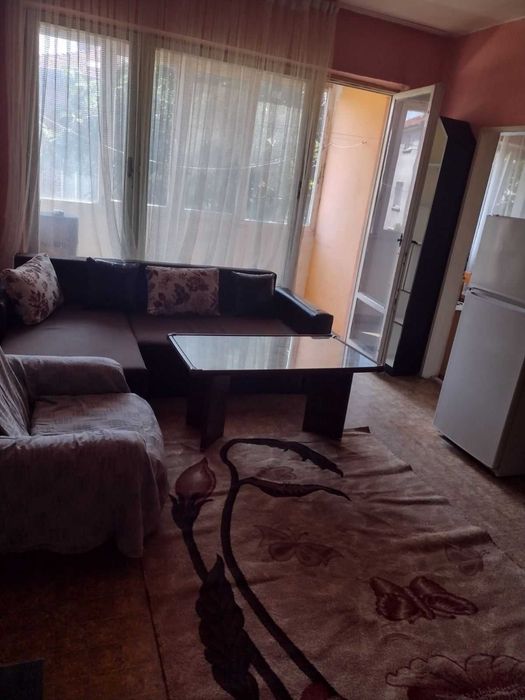 Продавам двустаен панел