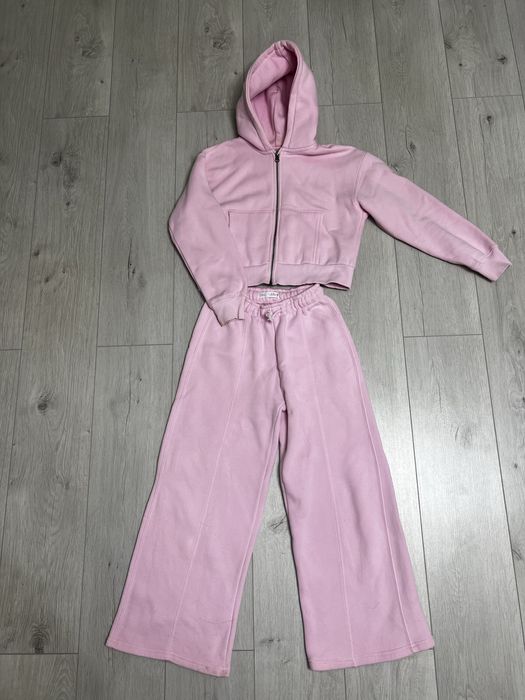 Продам спорт. костюмы на девочку!