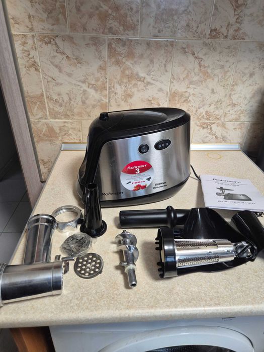 Продавам месомелачка Rohnson R-5435, 2100 W