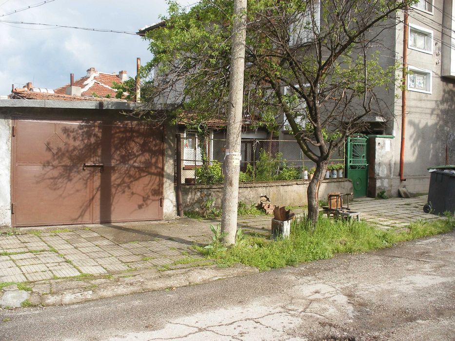 Продава Етаж от Къща град Ловеч, Широк център