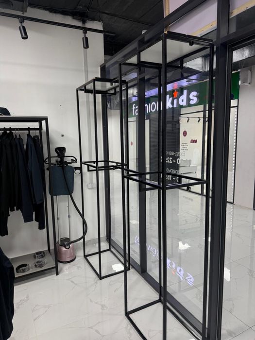 Продам стеллажи срочно