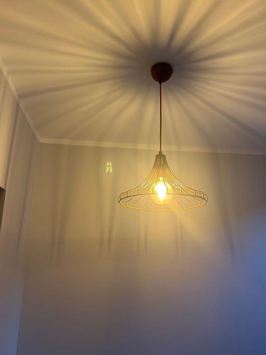 Vând lustre diferite