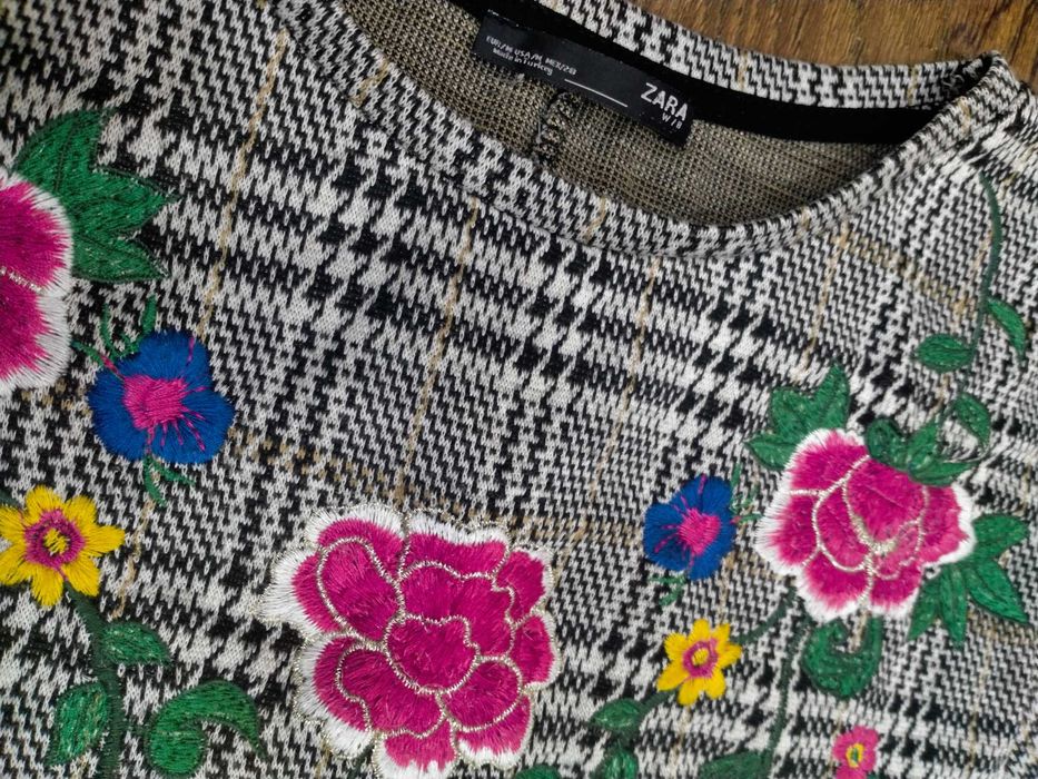 Платье ZARA W/B, с цветами, размер M