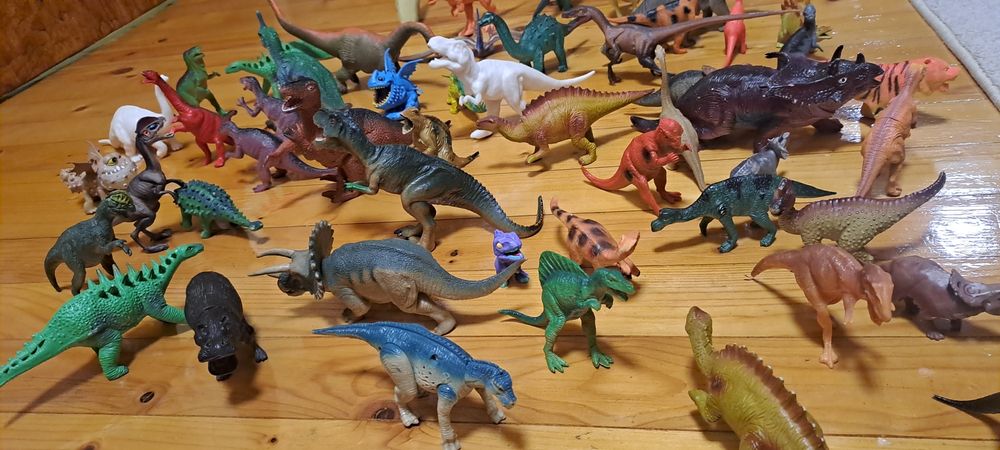 Колекция от 54 динозаври