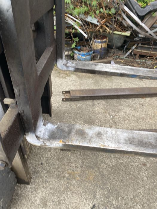 Manitou  MC25 ,  lame si prelungitoare motostivuitoare