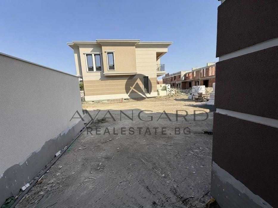 Продава се Къща в Пловдив, Остромила - 220 кв.м за 973 €/кв.м - Снимка #4