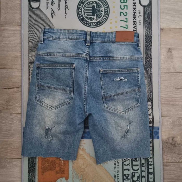 Vând pantaloni scurti Reserved fācuți costume