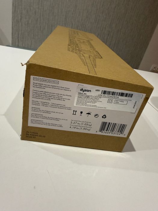 Продавам Dyson Airstrait