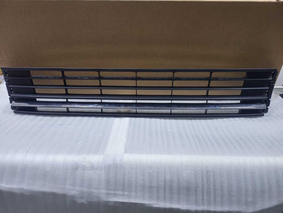 Решетка бампера по центру POLO рестайлинг