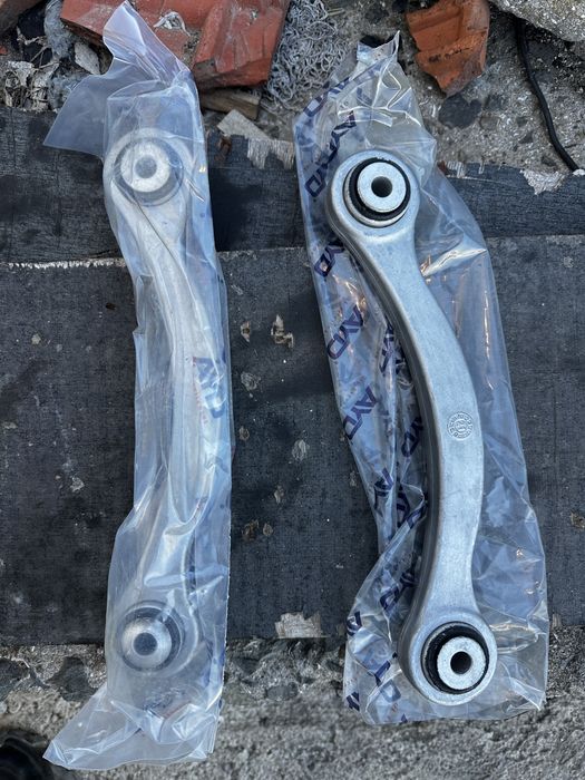 Задни горни носачи чисто нови за Mercedes w211