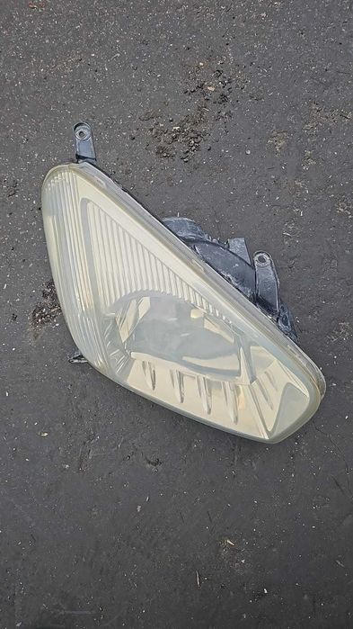Фара на Toyota Rav4 2001