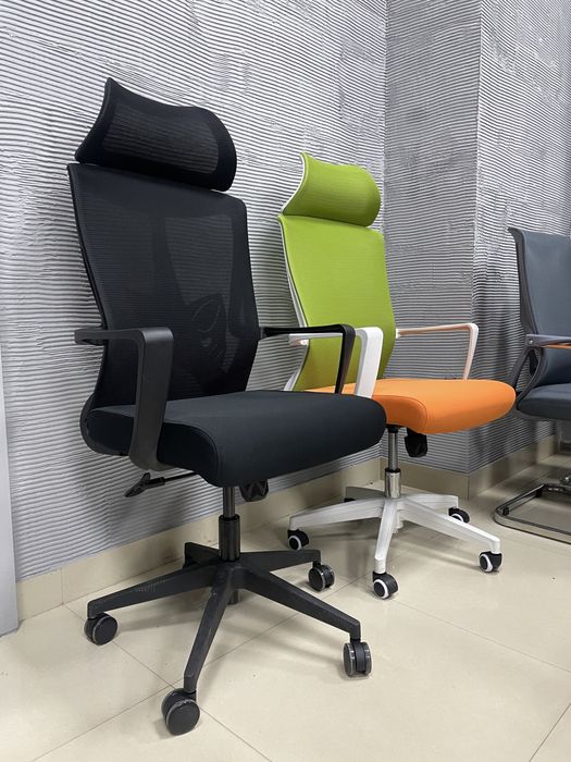 Офисное сетчатое кресло модель Лара