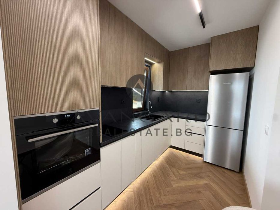 Продава се Тристаен апартамент в Пловдив, Кършияка - 150 кв.м за 1980 €/кв.м - Снимка #2