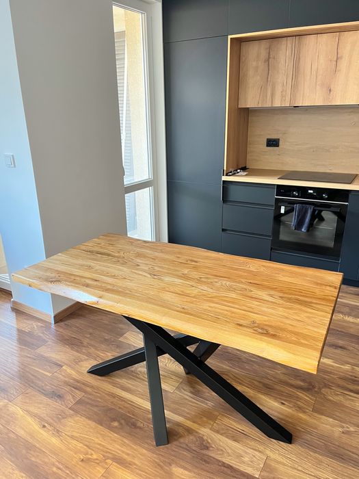 Дървена трапезна маса