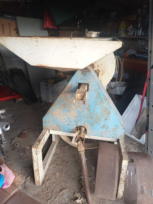 Moară cereale la cardan