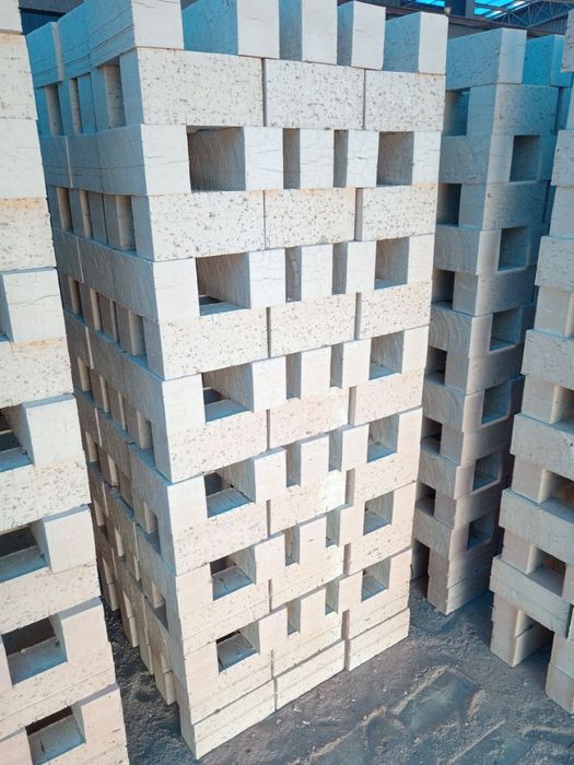 Pishgan gisht teshikli va butun