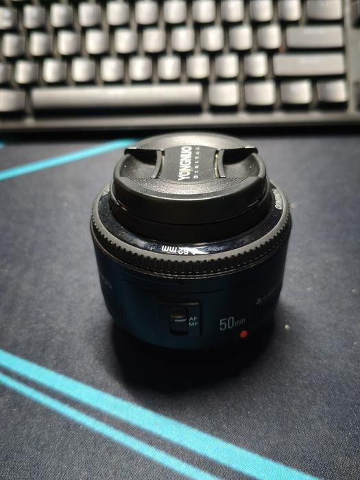 Canon 30D plus obiectiv 50mm f/1.8