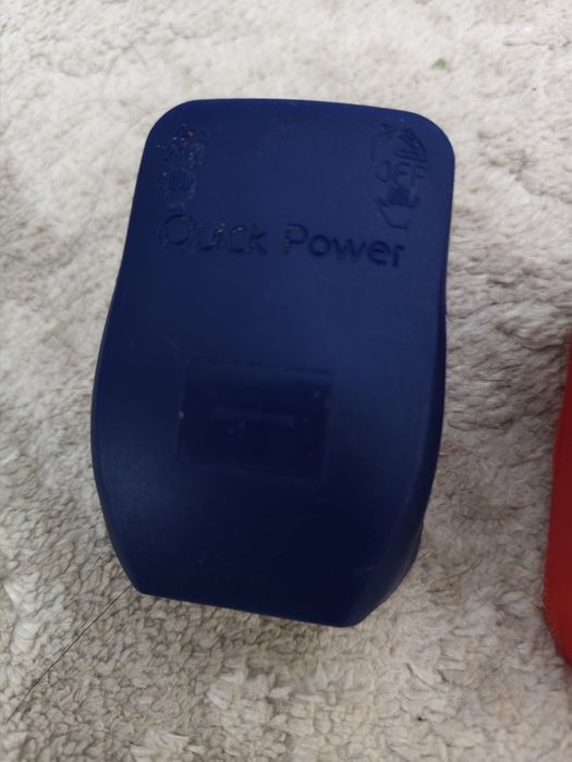 Зажимное устройство для аккумулятора